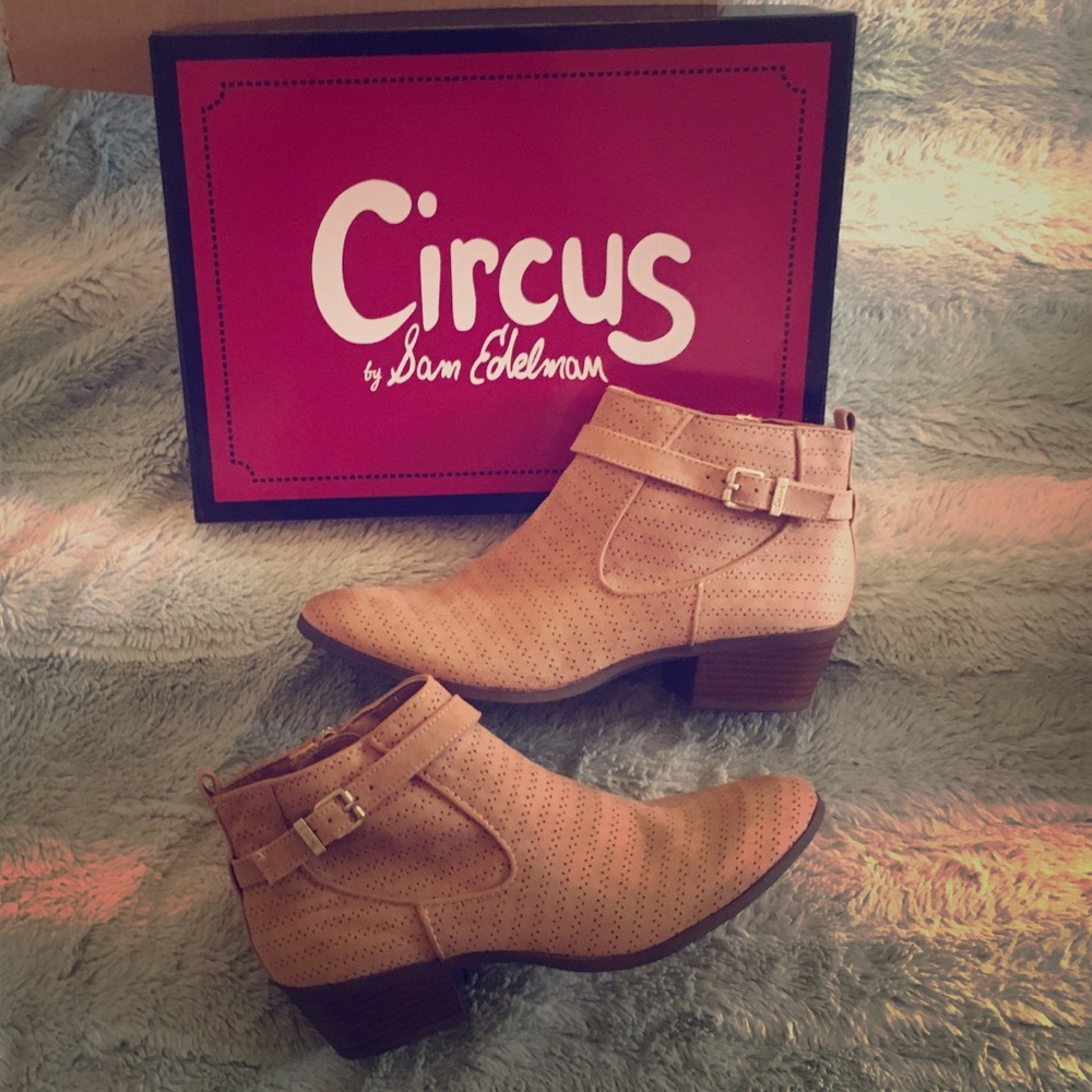 Summer ankle booties!